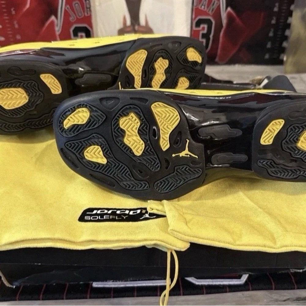 Air Jordan 17 Retro Low Solely Reverse Lightening Black Yellow Size 11.5 - Picture 3 of 5